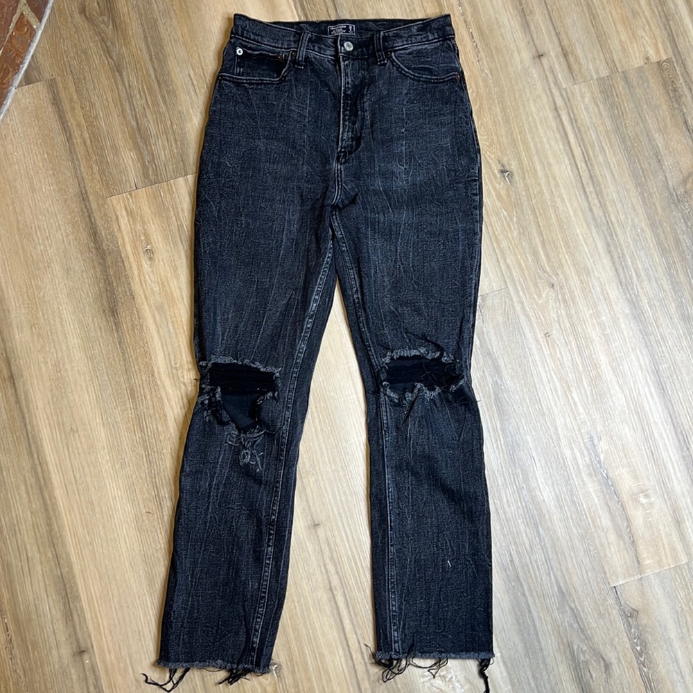 Abercrombie & Fitch - Ultra High Rise Mom Jean